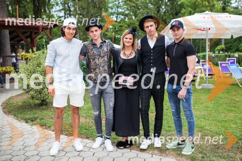 Lady piknik pod klobuki 2022