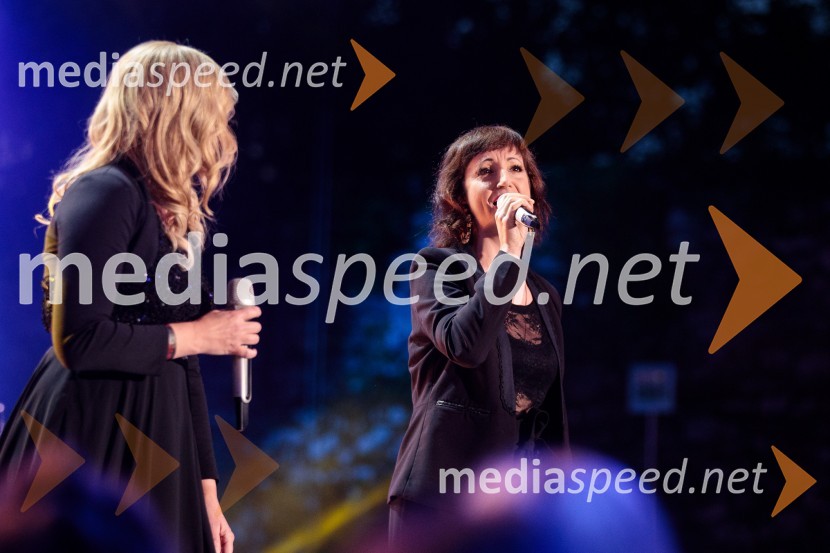  Anja Križnik Tomažin, voditeljica;  Jadranka Juras, pevkaVal 202, veliki koncert ob 50. obletnici