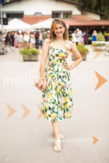  Saša Lešnjek, pevka, igralkaLady piknik pod klobuki 2022