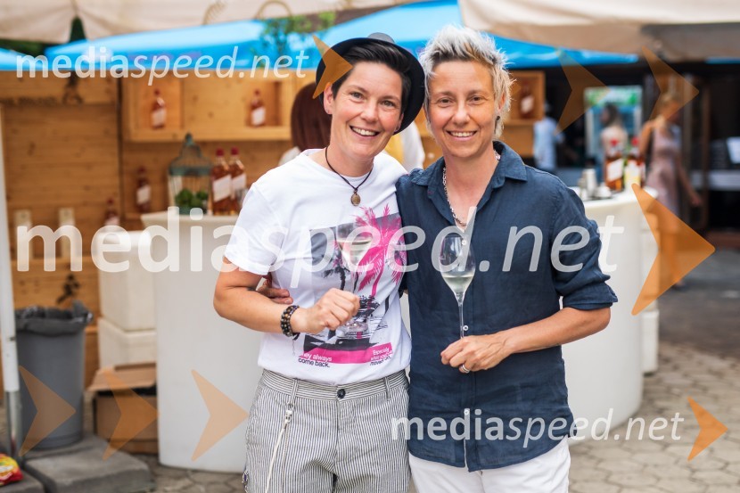  ... ;  Tatjana Mihelj, pevkaLady piknik pod klobuki 2022