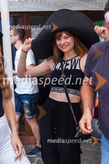  Špela  Jezovšek - Stella, pevkaLady piknik pod klobuki 2022