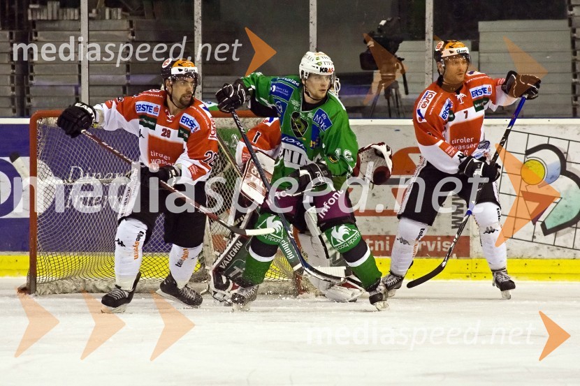 Alan Letang in Rich Brennan, hokejista Insbrucka in Aleš Mušič, hokejist Tilie OlimpijeHokej: Liga Ebel, 42. krog: Tilia Olimpija - Innsbruck