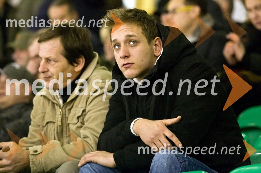 Nejc Lombardo, pevecHokej: Liga Ebel, 42. krog: Tilia Olimpija - Innsbruck