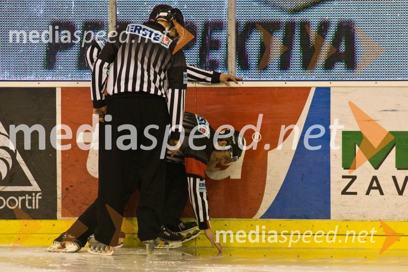 Prekinitev tekme zaradi težav z ledeno ploskvijoHokej: Liga Ebel, 42. krog: Tilia Olimpija - Innsbruck