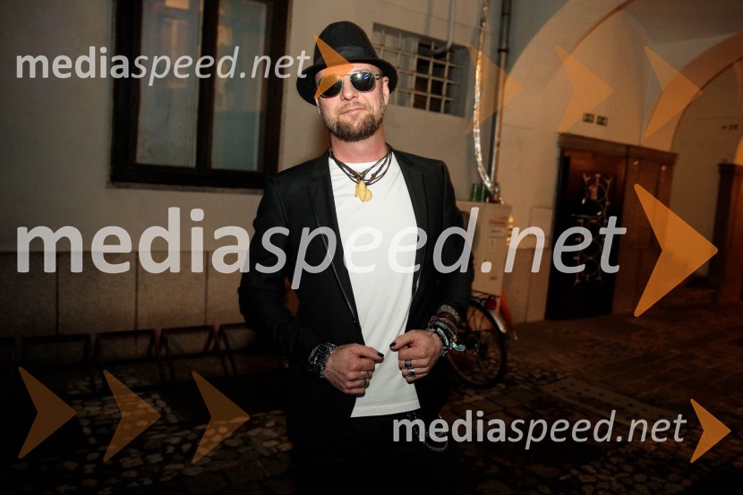  Tomi Meglič, glasbenik, pevec skupine SiddhartaVal 202, veliki koncert ob 50. obletnici