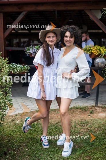  Eva Potrebuješ;  Petra  PotrebuješLady piknik pod klobuki 2022