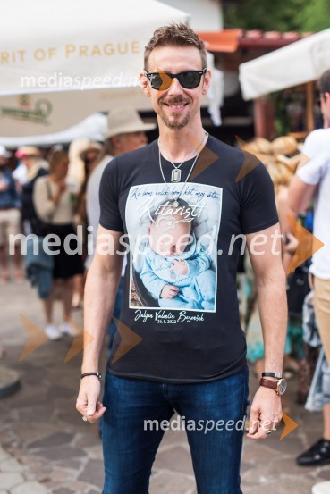  Gregor Bezenšek, glasbenik, Soulgreg artist, društvo Viljem JulijanLady piknik pod klobuki 2022