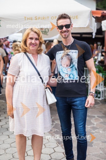   Simona Dakič Nemanič, odgovorna urednica revije Lady;  Gregor Bezenšek, glasbenik, Soulgreg artist, društvo Viljem JulijanLady piknik pod klobuki 2022