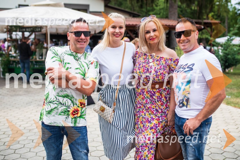  Jani Pavec, pevec, član skupine Atomik Harmonik ;  Špela Kleinlercher Pavlin, nekdanja pevka Atomik Harmonik;  Špela Grošelj, pevka;  Dejan Čelik, 