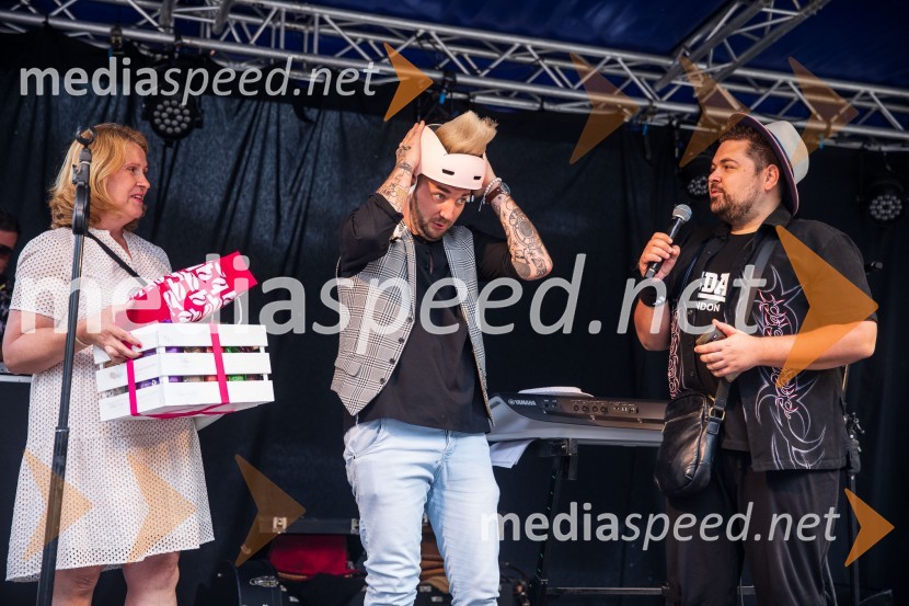   Simona Dakič Nemanič, odgovorna urednica revije Lady;  Dejan Krajnc, Dejan Dogaja;  Nejc Simšič, novinarLady piknik pod klobuki 2022