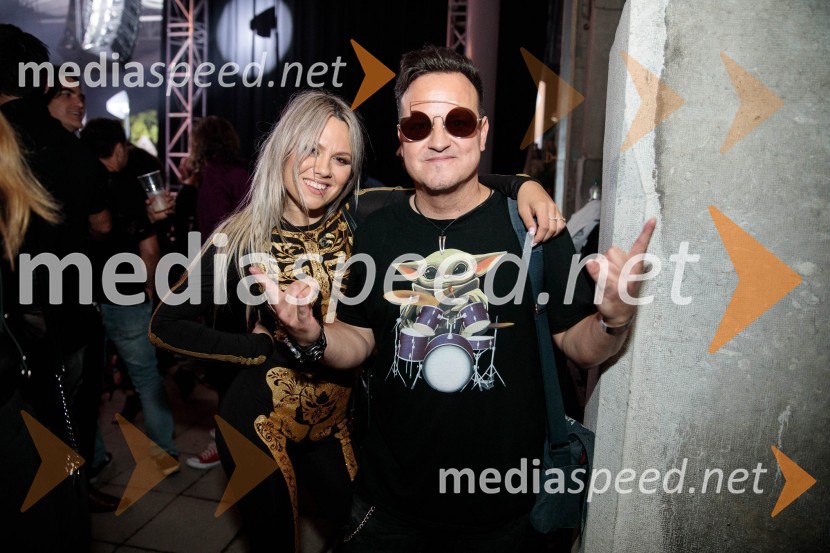  Aleksandra Josić, pevka skupine King Foo;  Rok Golob, skladatelj, dirigent in aranžer, King FooVal 202, veliki koncert ob 50. obletnici