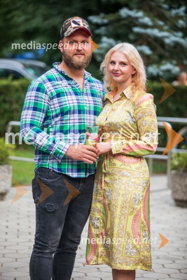  Anže Krže, fotograf;  Katja KajtnaLady piknik pod klobuki 2022