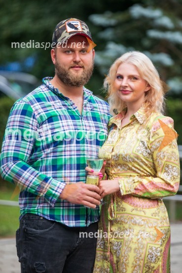  Anže Krže, fotograf;  Katja KajtnaLady piknik pod klobuki 2022