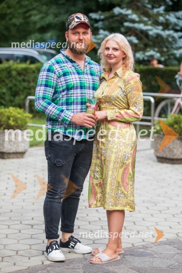  Anže Krže, fotograf;  Katja KajtnaLady piknik pod klobuki 2022