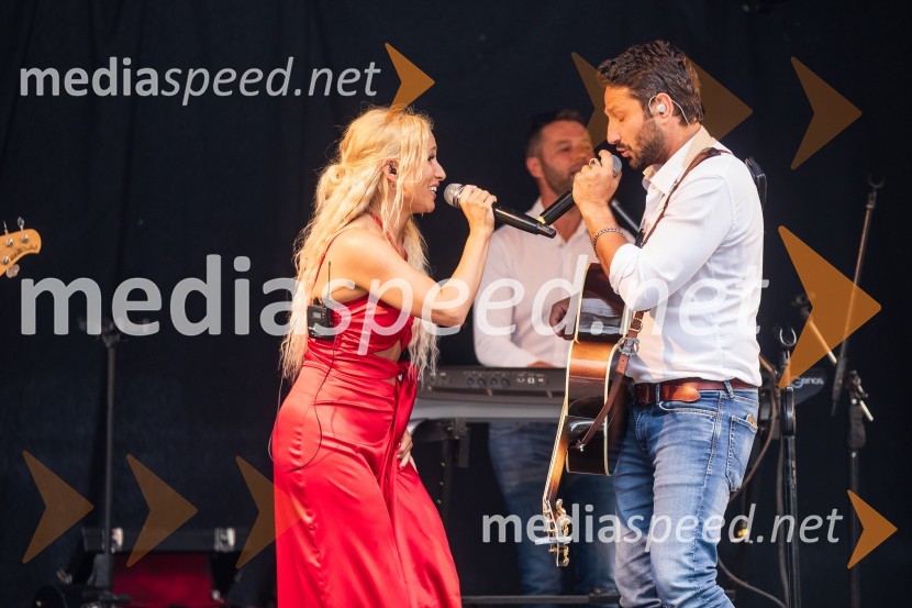  Alja Omladič - Alya, pevka;  Jernej Tozon, pevec, skupina ČukiLady piknik pod klobuki 2022