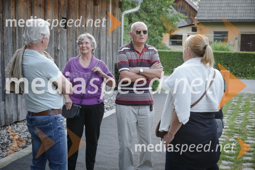 Urška Klakočar Zupančič v pogovoru z Darjo Groznik, na Škrabčevi domačiji