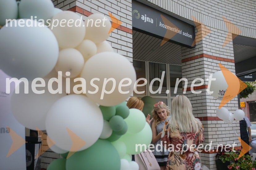 Otvoritev kozmetičnega salona Ajna