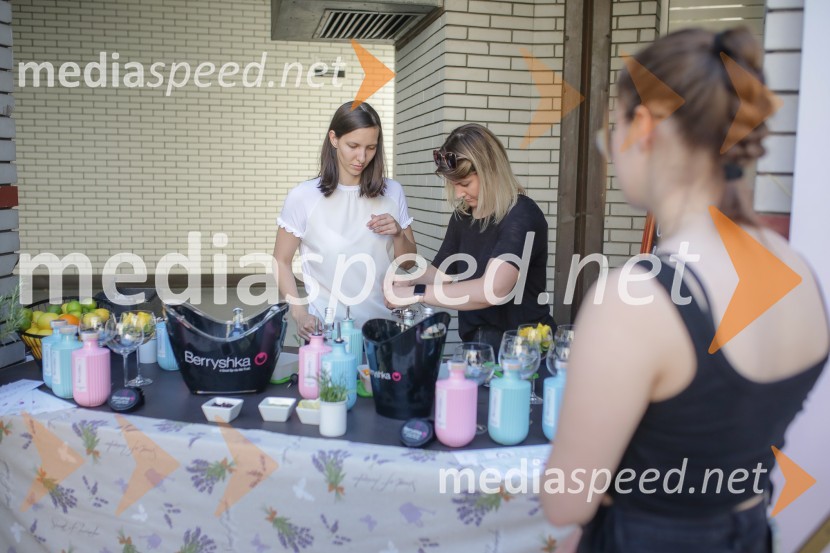 Otvoritev kozmetičnega salona Ajna