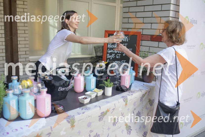 Otvoritev kozmetičnega salona Ajna