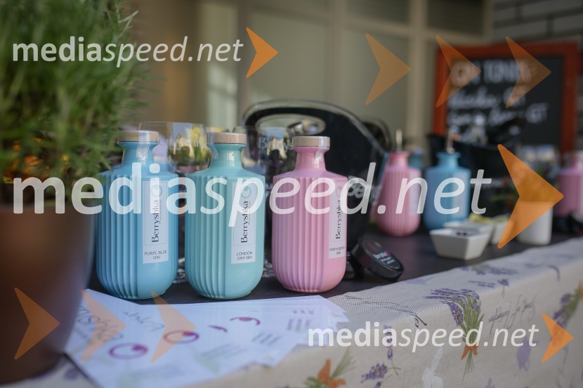 Otvoritev kozmetičnega salona Ajna