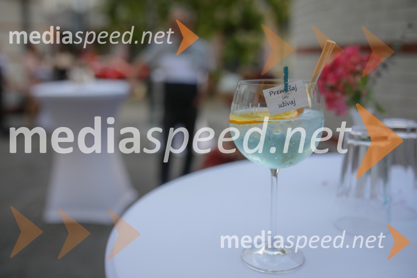 Otvoritev kozmetičnega salona Ajna