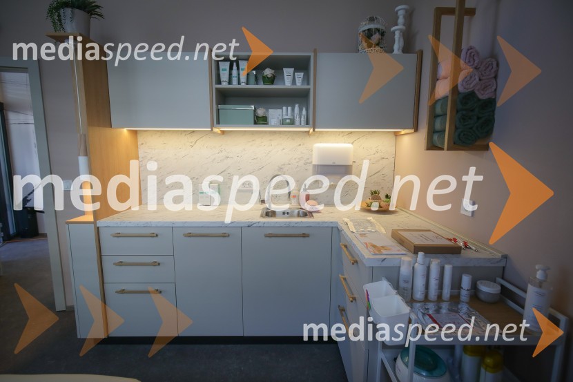 Otvoritev kozmetičnega salona Ajna