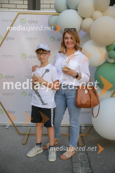 Otvoritev kozmetičnega salona Ajna