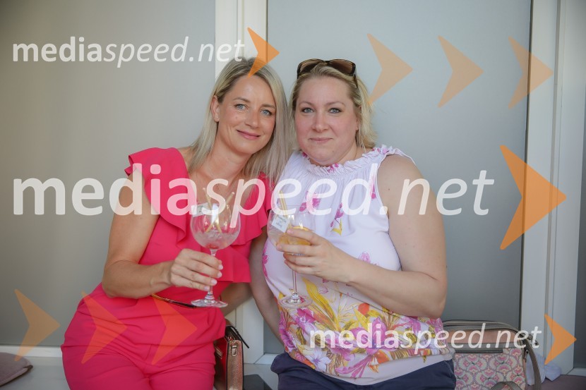 Otvoritev kozmetičnega salona Ajna