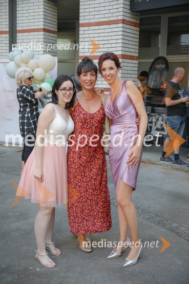  ... ;  Tina Gorenjak, igralka;  Silvija Štrukelj, lastnica kozmetičnega salona AjnaOtvoritev kozmetičnega salona Ajna