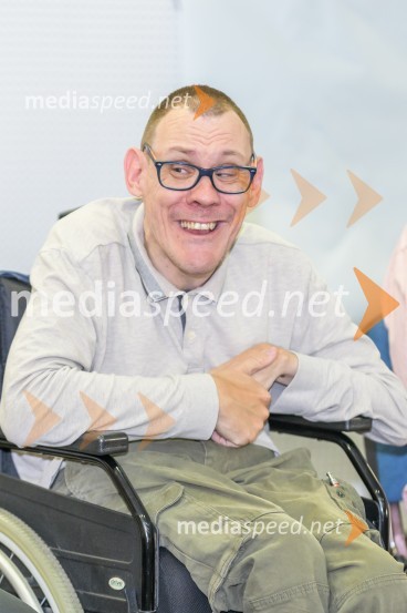  Luka  Prosnik, pesnik in pisateljLeopoldove živahne tačke, predstavitev knjige Luke Prosnika