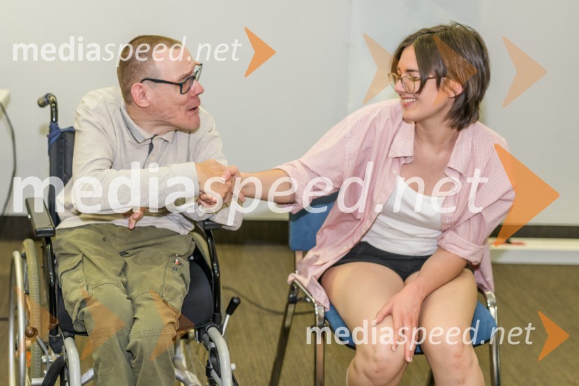  Luka  Prosnik, pesnik in pisatelj;  ... Leopoldove živahne tačke, predstavitev knjige Luke Prosnika