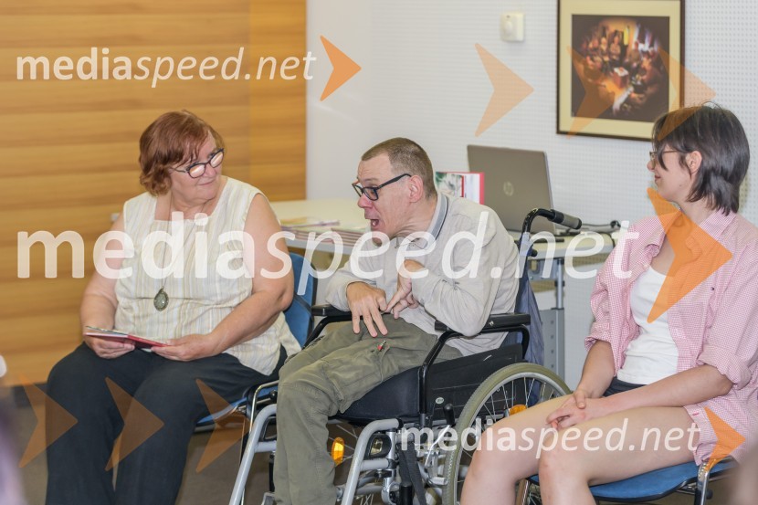  Milena Pivec, direktorica Založbe Pivec;  Luka  Prosnik, pesnik in pisatelj;  ... Leopoldove živahne tačke, predstavitev knjige Luke Prosnika