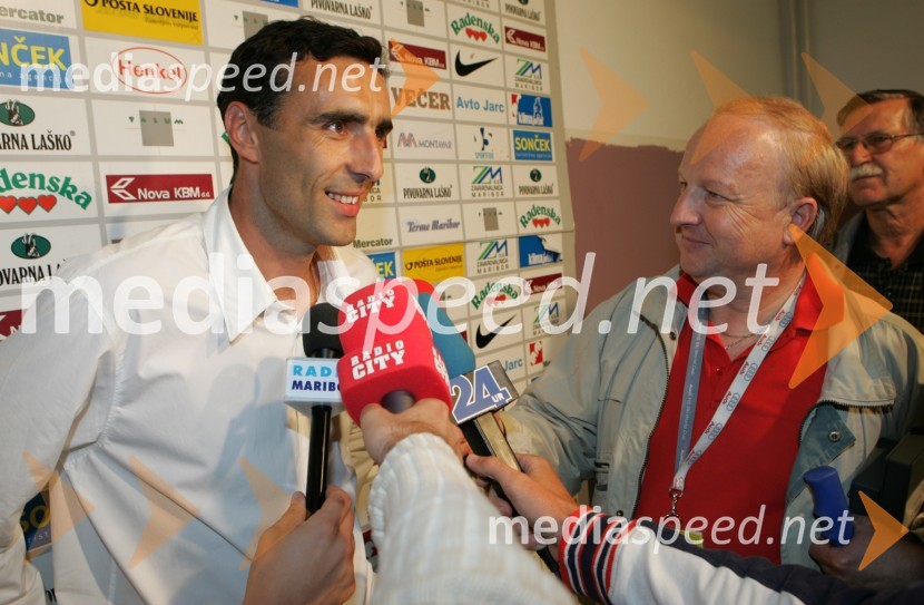 Nogometaš Stipe Balajič med novinarjiStipe Balajič poslovilna tekma