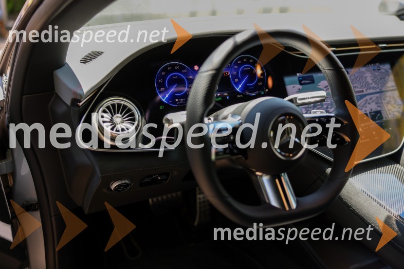 Robert Lešnik predstavil Mercedes EQS in EQB