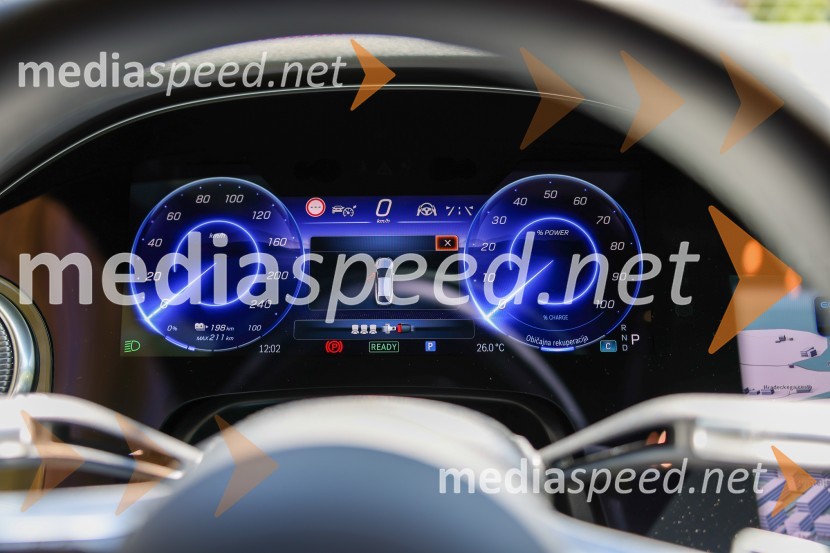 Robert Lešnik predstavil Mercedes EQS in EQB