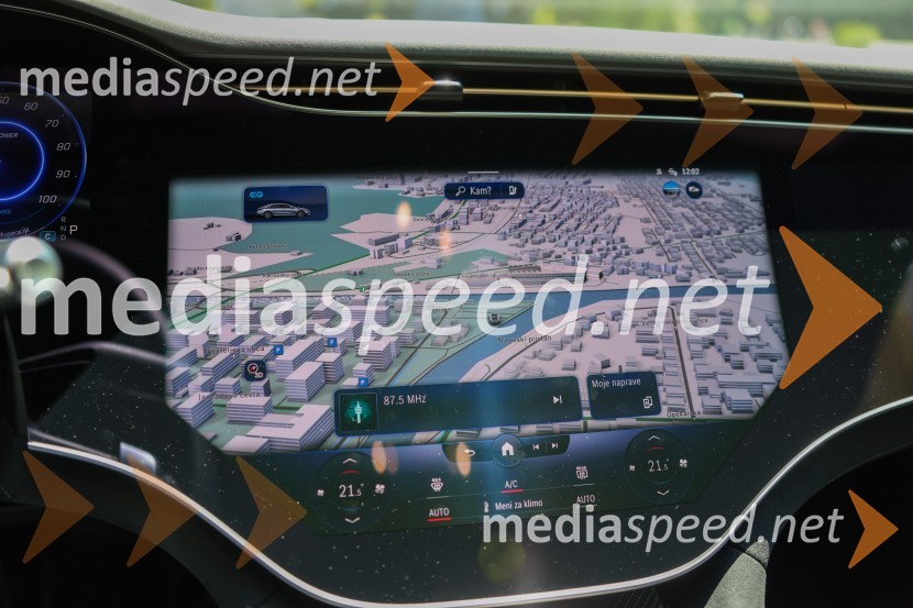 Robert Lešnik predstavil Mercedes EQS in EQB