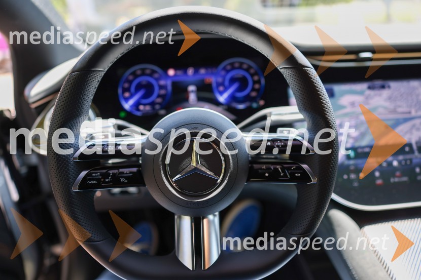 Robert Lešnik predstavil Mercedes EQS in EQB