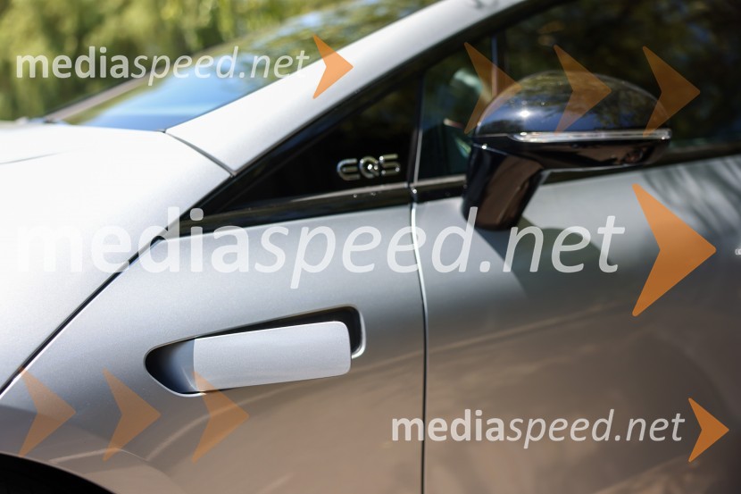 Robert Lešnik predstavil Mercedes EQS in EQB