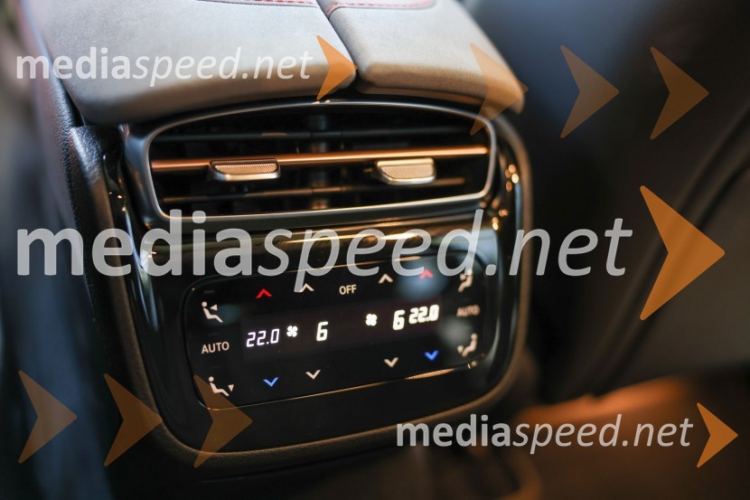 Robert Lešnik predstavil Mercedes EQS in EQB