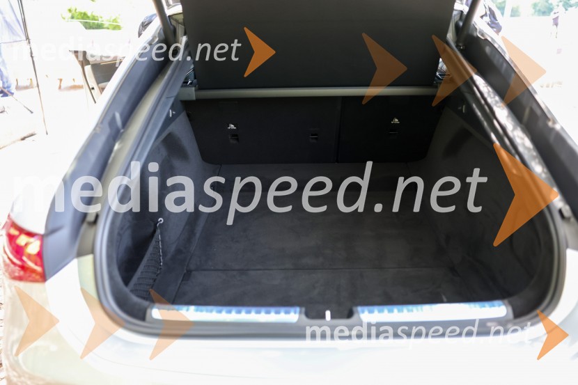 Robert Lešnik predstavil Mercedes EQS in EQB