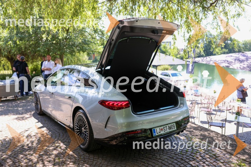 Robert Lešnik predstavil Mercedes EQS in EQB