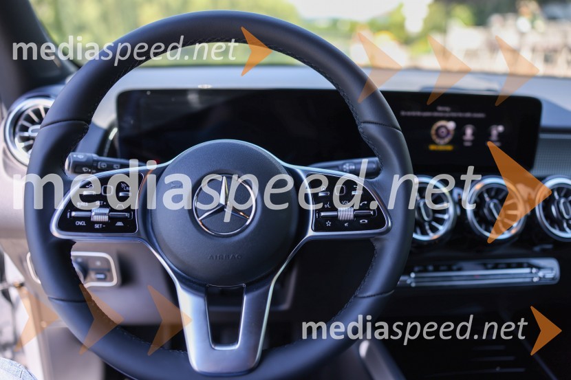 Robert Lešnik predstavil Mercedes EQS in EQB