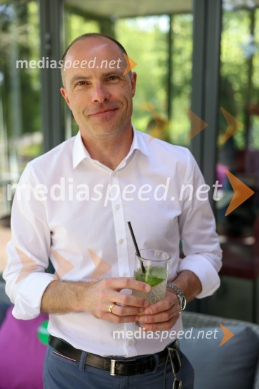  Robert Lešnik, vodja zunanjega oblikovanja, Mercedes-BenzRobert Lešnik predstavil Mercedes EQS in EQB