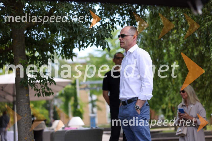  Robert Lešnik, vodja zunanjega oblikovanja, Mercedes-BenzRobert Lešnik predstavil Mercedes EQS in EQB