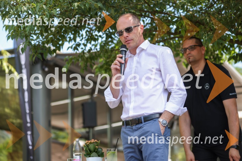  Robert Lešnik, vodja zunanjega oblikovanja, Mercedes-BenzRobert Lešnik predstavil Mercedes EQS in EQB