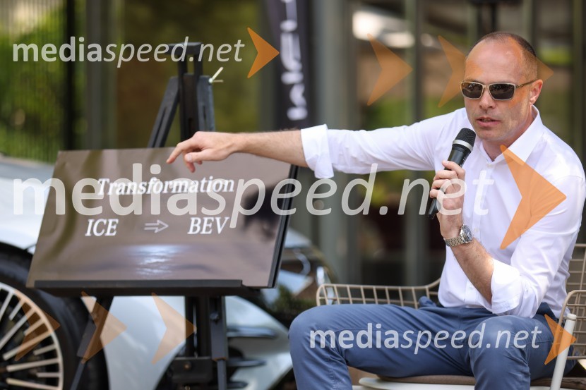  Robert Lešnik, vodja zunanjega oblikovanja, Mercedes-BenzRobert Lešnik predstavil Mercedes EQS in EQB