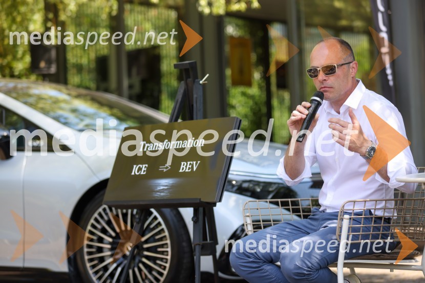  Robert Lešnik, vodja zunanjega oblikovanja, Mercedes-BenzRobert Lešnik predstavil Mercedes EQS in EQB