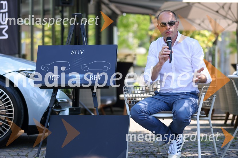  Robert Lešnik, vodja zunanjega oblikovanja, Mercedes-BenzRobert Lešnik predstavil Mercedes EQS in EQB