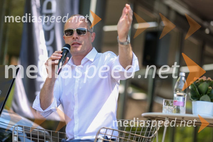  Robert Lešnik, vodja zunanjega oblikovanja, Mercedes-BenzRobert Lešnik predstavil Mercedes EQS in EQB