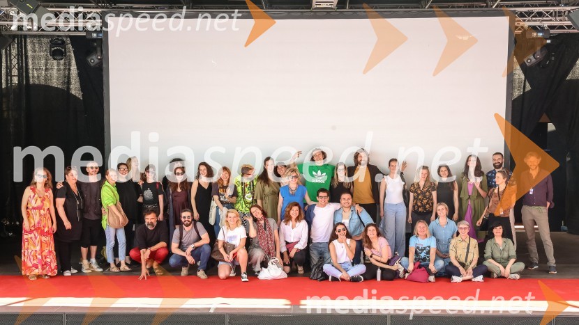 ReActing as a Star - igrajo lokalno, delujejo globalno,  druženje z mediji